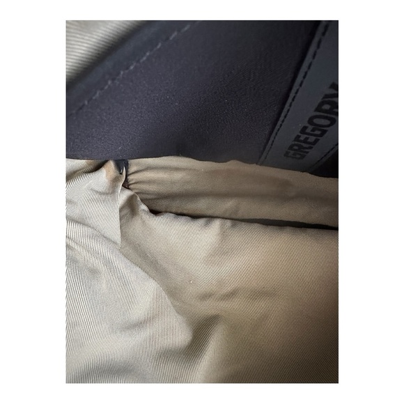 Gregory Messenger Bag Black/Gray Nylon Adj Strap Zipper Close Stain‎ on inside - Picture 7 of 7